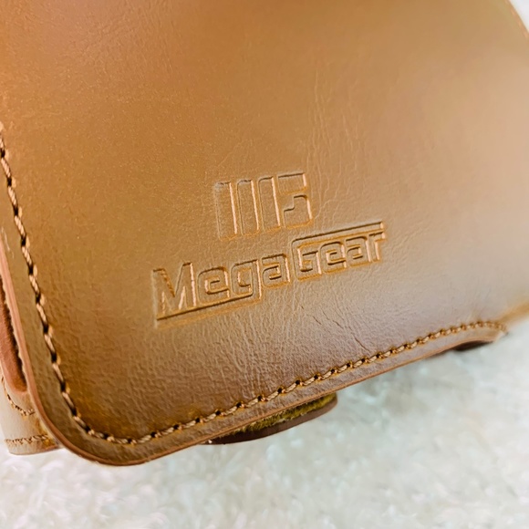 New MegaGear Ever Ready Leather Camera Case fits Sony Cyber-Shot DSC-RX1… - Picture 5 of 16